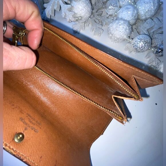 AUTHENTIC 🎖️ Louis Vuitton Monogram Sarah Wallet - Picture 13 of 14